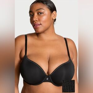 Victoria’s Secret T-shirt, push-up full coverage bra. Size 34G